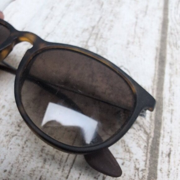Ray-Ban RB4171 Erika Classic Sunglasses Dark Rubber Tortoise Frame - Picture 2 of 6